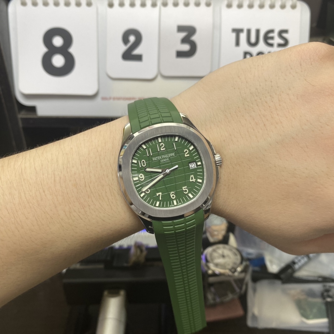 Patek Philippe Aquanaut Series 5168G-010, Green Dial Green Rubber Strap, 42.2mm Size.