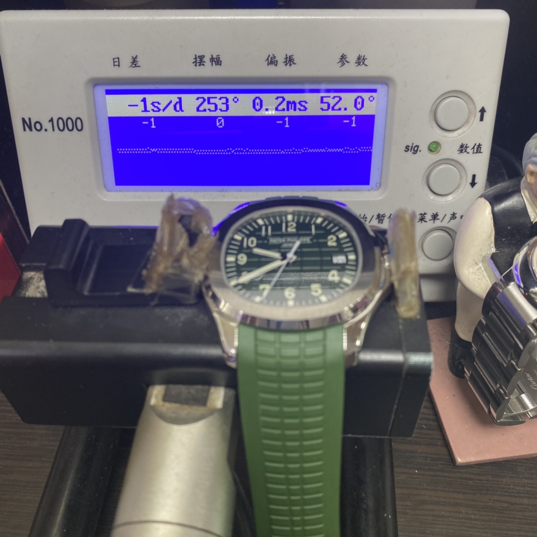 Patek Philippe Aquanaut Series 5168G-010, Green Dial Green Rubber Strap, 42.2mm Size.