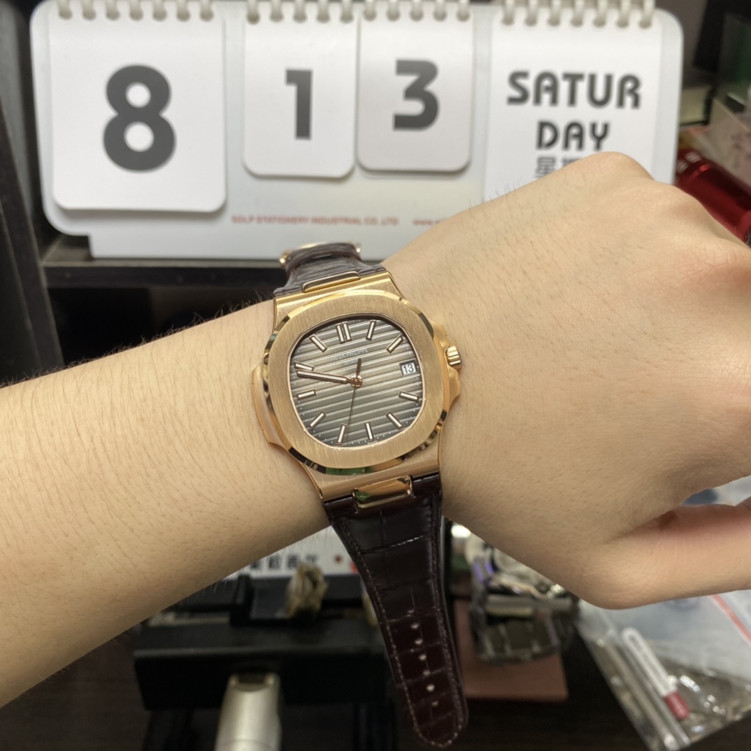 Patek Philippe Nautilus series 5711R, Rose Gold Case Grey Dial, 40mm Size.