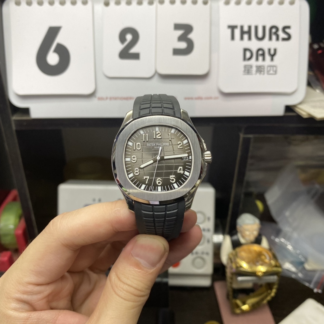 Patek Philippe Aquanaut Series 5167A-001, Black Dial, 40mm Size.