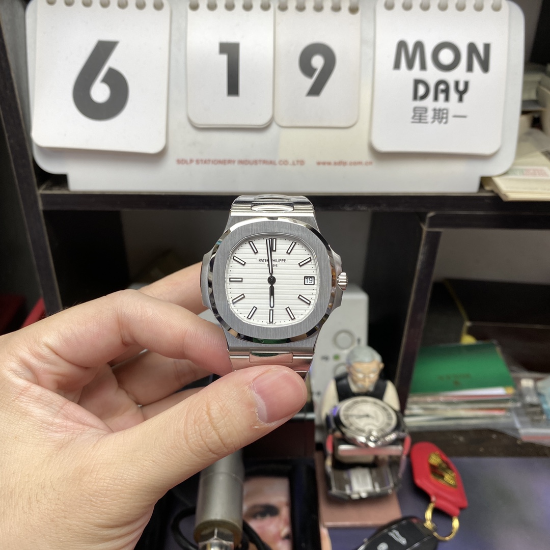 Patek Philippe Nautilus series 57111A-011, White Dial, 40mm Size.