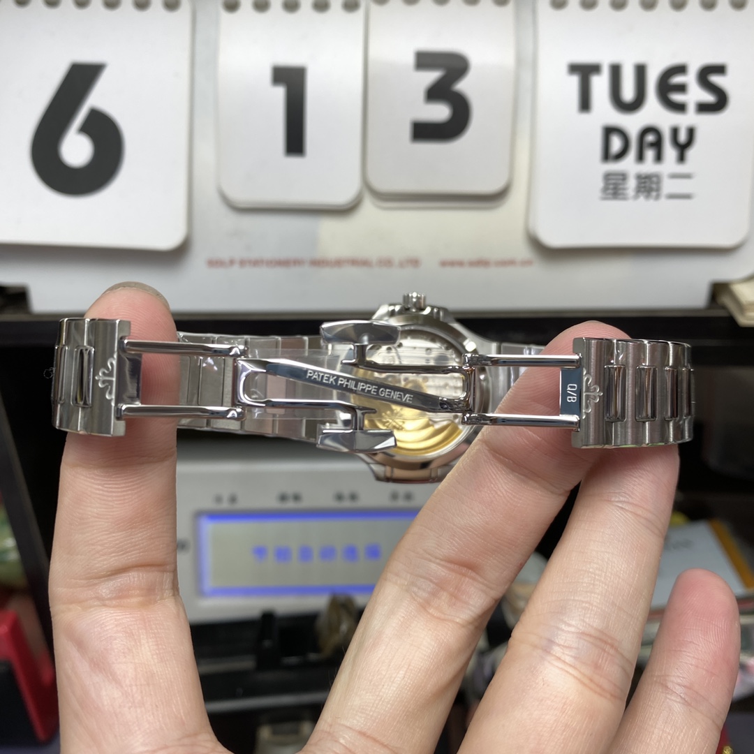 Patek Philippe Nautilus series 71181A-010, White Dial with Steel Bracelet Version, 35.2mm size.