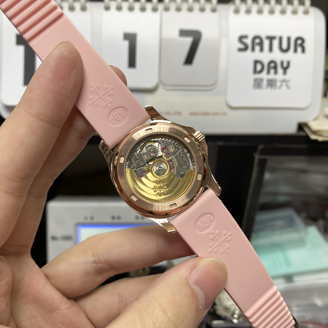 Patek Philippe Aquanaut series 5072R-001, White Mother-of-Pearl Dial Rose Gold Case with Diamond Bezel, Women 35.6mm Size.