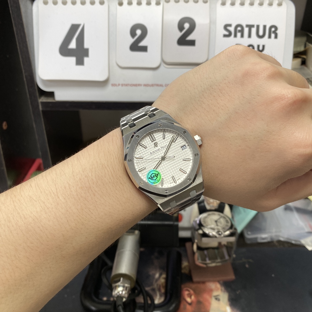 Audemars Piguet Royal Oak Offshore Series15500ST.OO.1220ST.04, White Dial Steel Bracelet, 41mm Size.