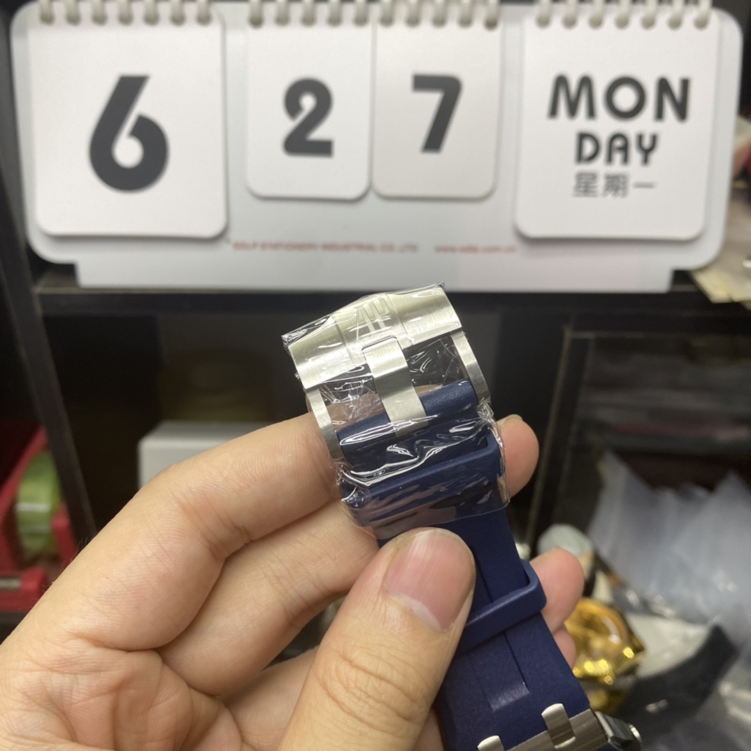 Audemars Piguet Royal Oak Offshore Series 15720ST.OO.A027CA.01, Blue Dial, 42mm Size.