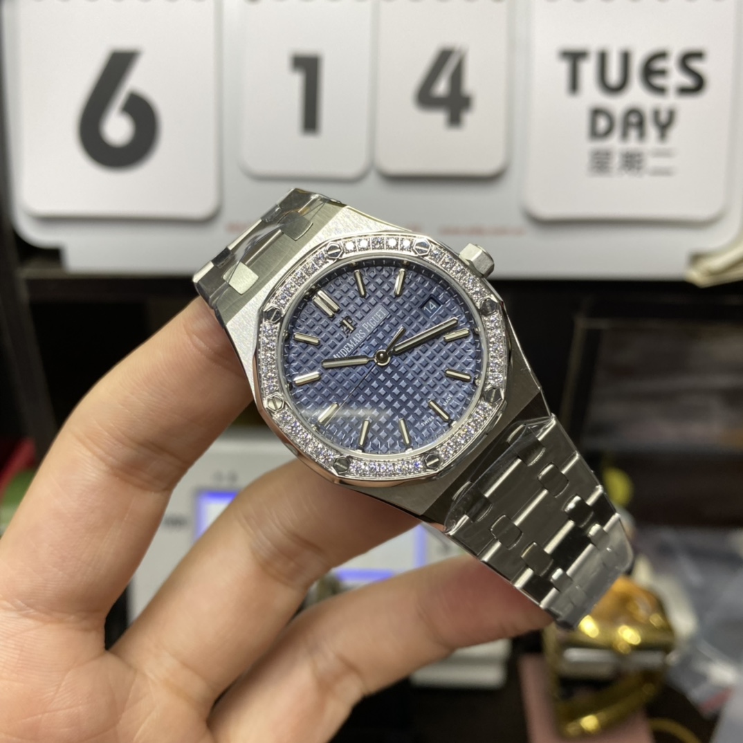 Audemars Piguet Royal Oak Offshore Series 77451ST.ZZ.1361ST.04, Blue Dial Gem-Set Bezel Mechanical Movement, 34mm Size.