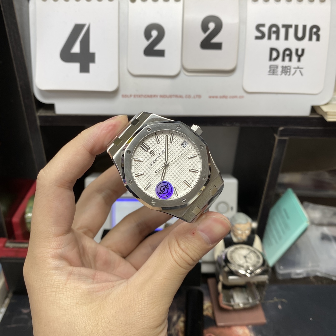 Audemars Piguet Royal Oak Offshore Series15500ST.OO.1220ST.04, White Dial Steel Bracelet, 41mm Size.