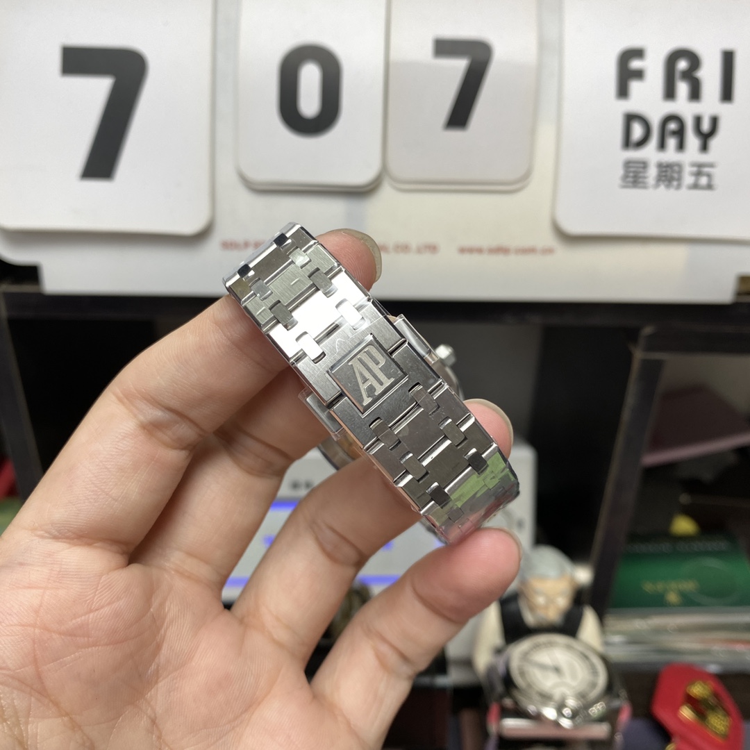 Audemars Piguet Royal Oak Offshore Series 77451ST.ZZ.1361ST.04, Blue Dial Gem-Set Bezel Mechanical Movement, 34mm Size.