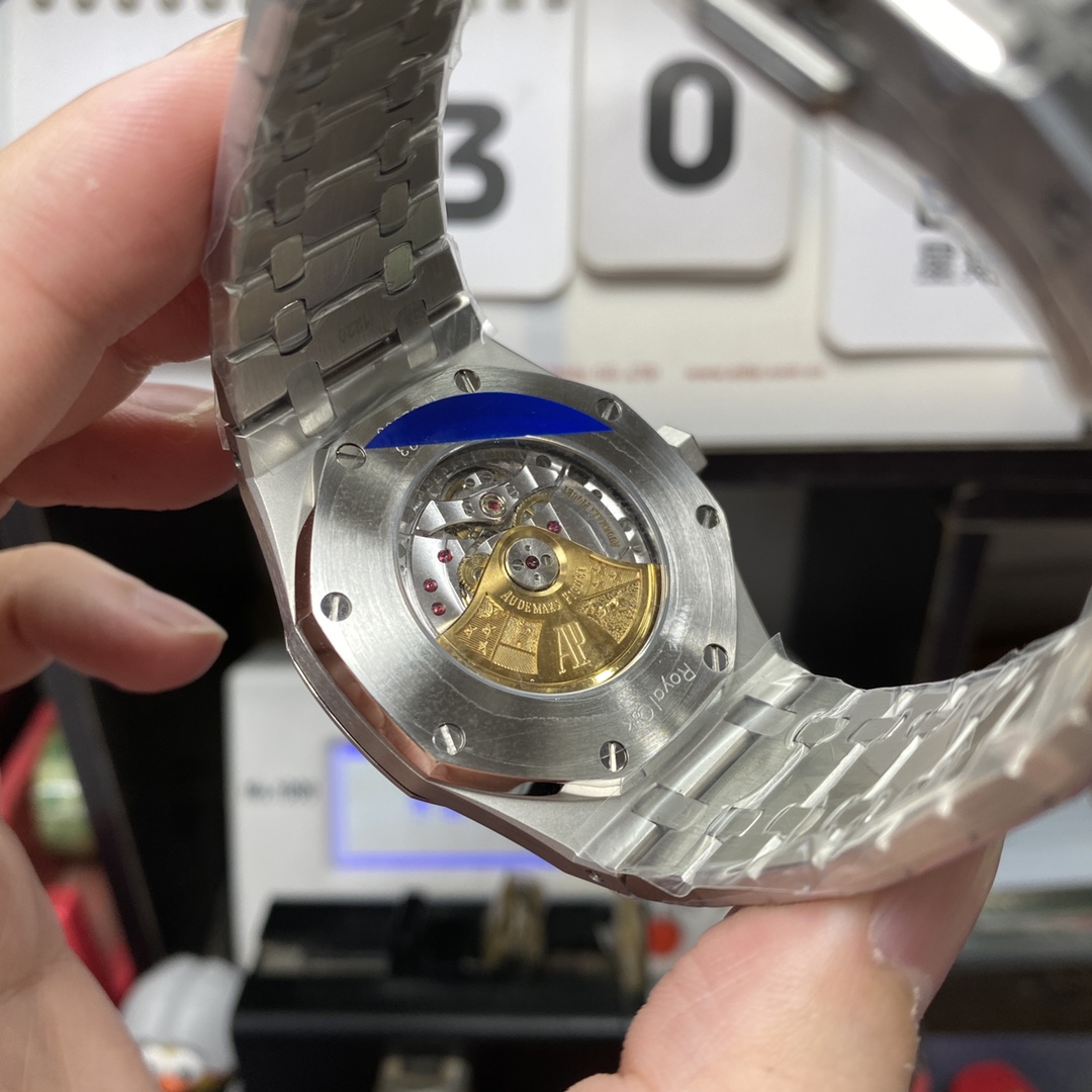 Audemars Piguet Royal Oak Series 15400ST, ICE Blue Dial, diamond brezel, 41mm size.