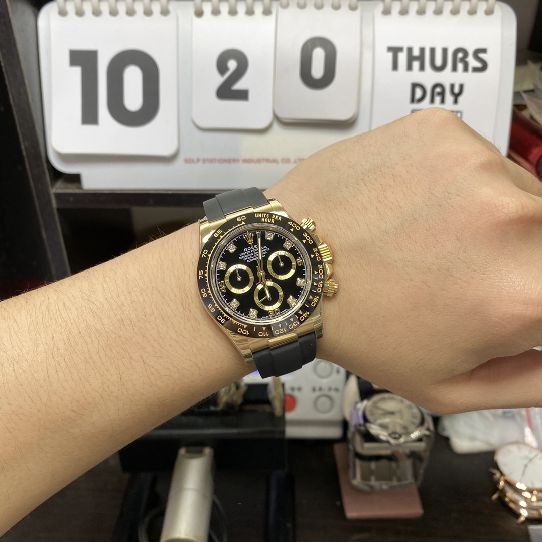 Rolex Cosmograph Daytona Series m116518ln-0078, gold case black dial ceramic bezel, 40mm size.