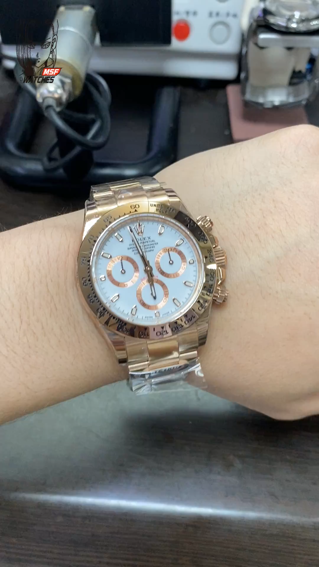 Rolex Cosmograph Daytona Series m116505-0010, rose gold case and white dial, 40mm size.