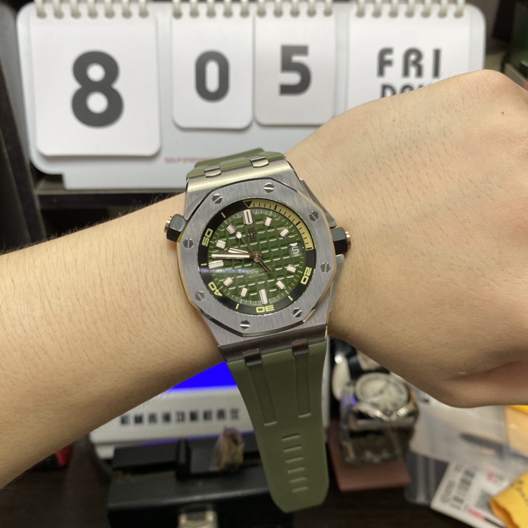 Audemars Piguet Royal Oak Offshore Series 15720ST.OO.A052CA.01, Green Dial, 42mm Size.