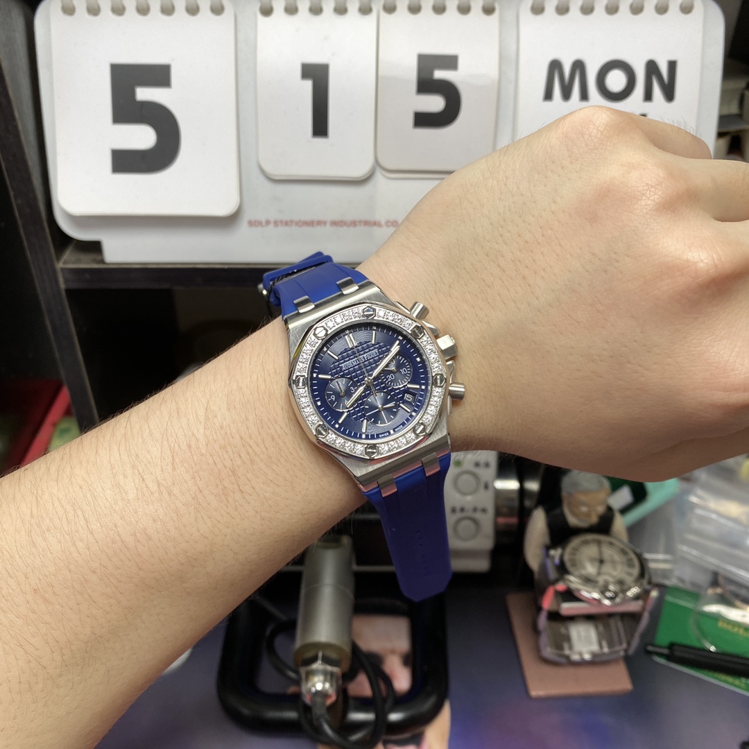 Audemars Piguet Royal Oak Offshore Series 26231ST.ZZ.D027CA.01, Blue Panda Dial, 37mm size.