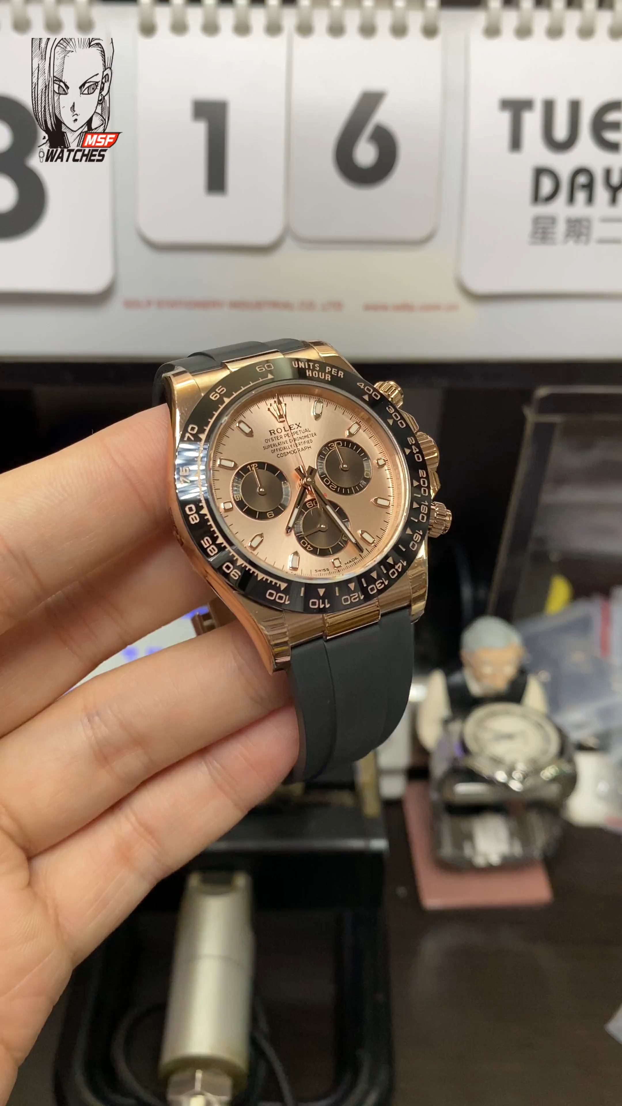 Rolex Cosmograph Daytona Series m116515ln-0018, rose gold case pink dial ceramic bezel, 40mm size.