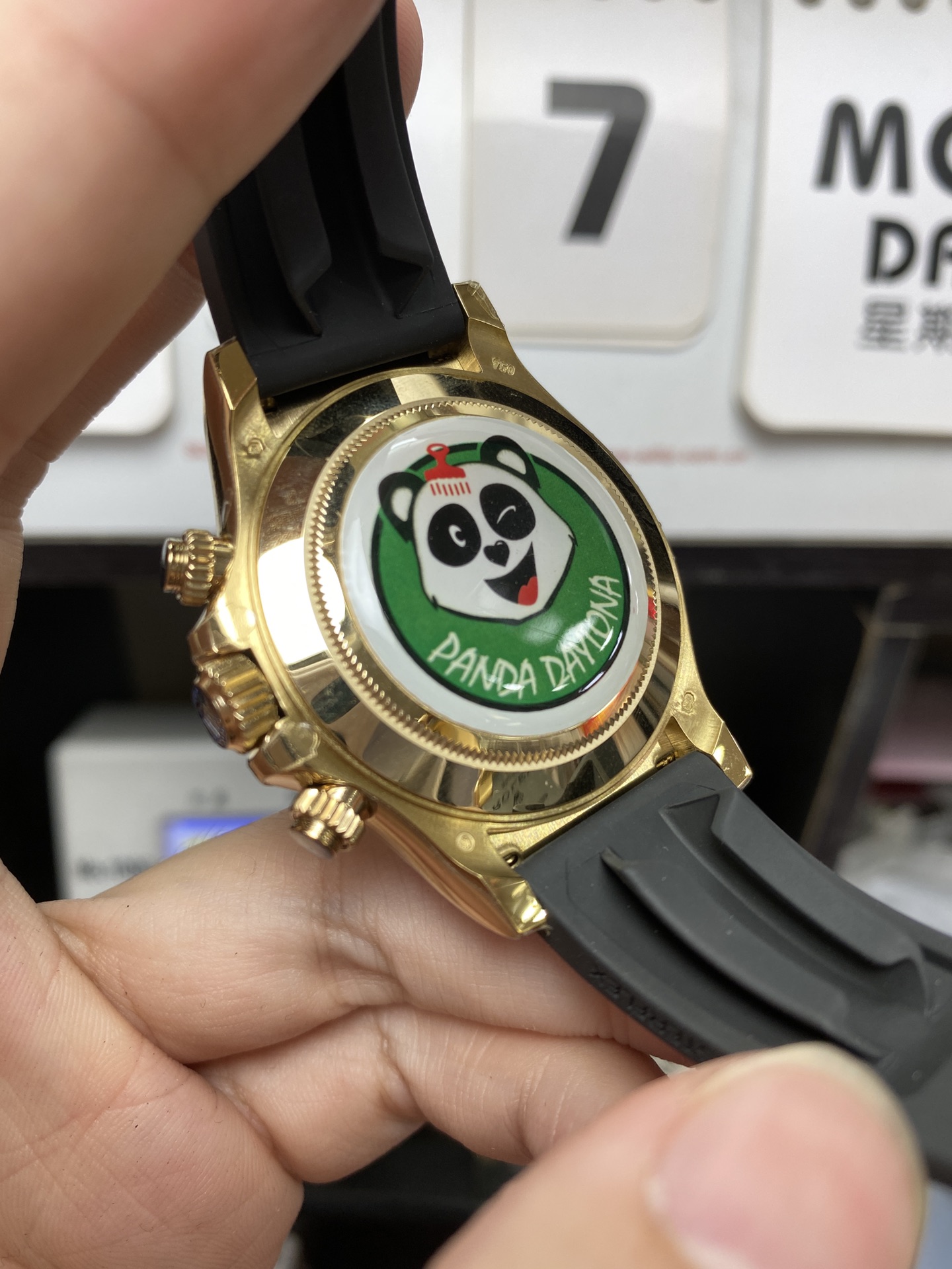 Rolex Cosmograph Daytona Series 116518LN-0040, gold case gold dial and rubber strap, 40mm size.