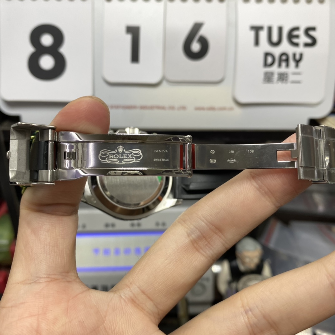 Rolex Cosmograph Daytona Series M116519LN-0038, Meteorite Dial and Ceramic Bezel on a Rubber Strap, 40mm size.