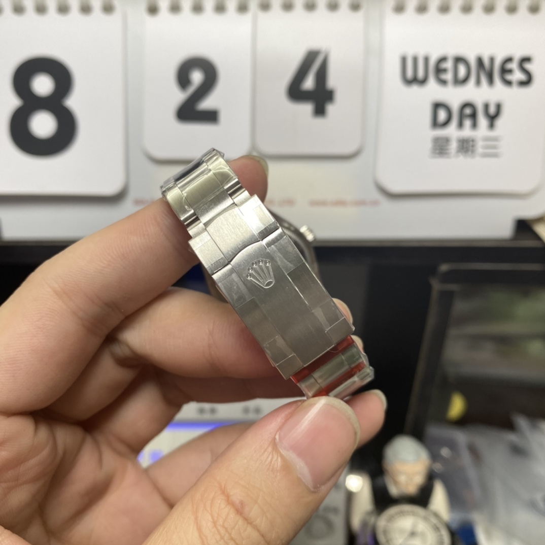 Rolex Oyster Perpetual Series m277200-0008, Red Dial, 31mm Size.