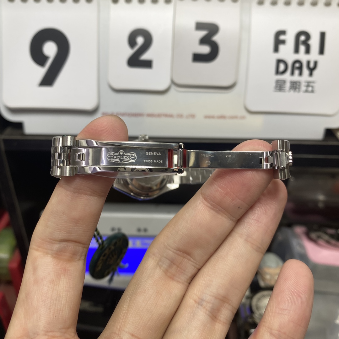 Rolex Datejust Series m279174-0021, Sunburst Silver Dial with Star-Shaped Diamond Hour Markers, 28mm Size, Five-Link Steel Bracelet.