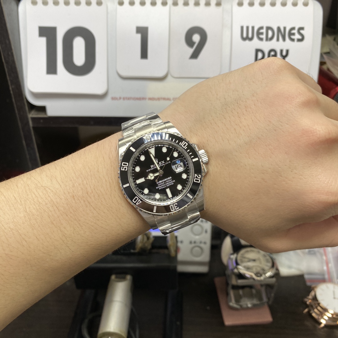 Rolex Submariner Series m126610ln-0001, Blackwater Ghost Added the function of reverse calendar adjustment, 41mm size.