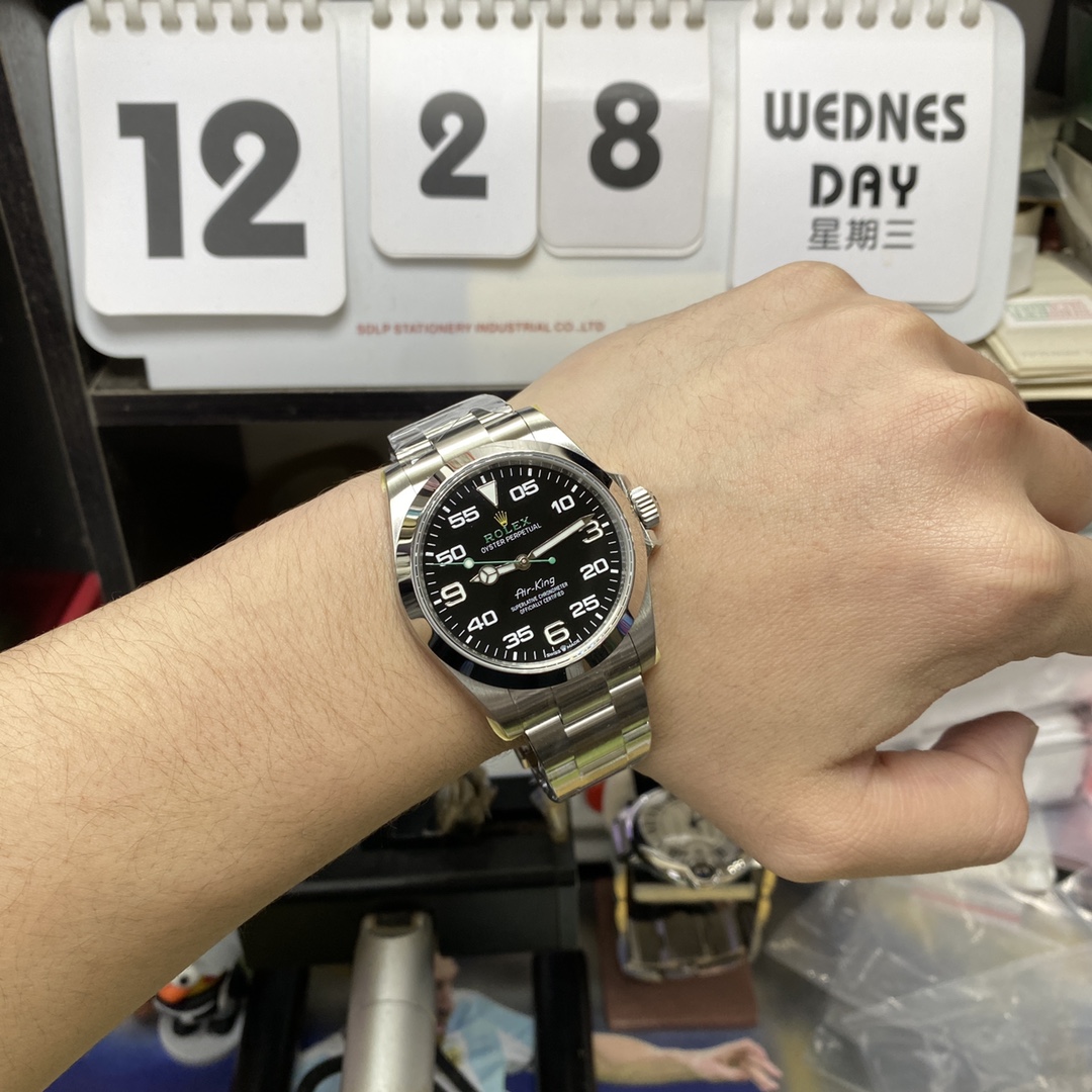 Rolex Air-King series M126900-0001, Green Hand, 40mm size.