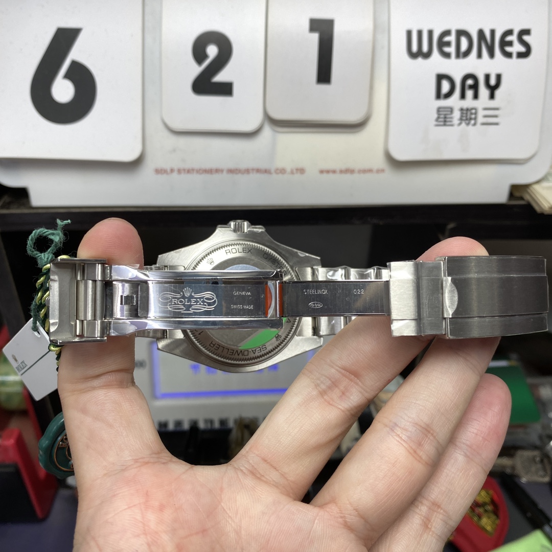 Rolex Sea-Dweller series m136660-0003, Gradient Blue Dial 