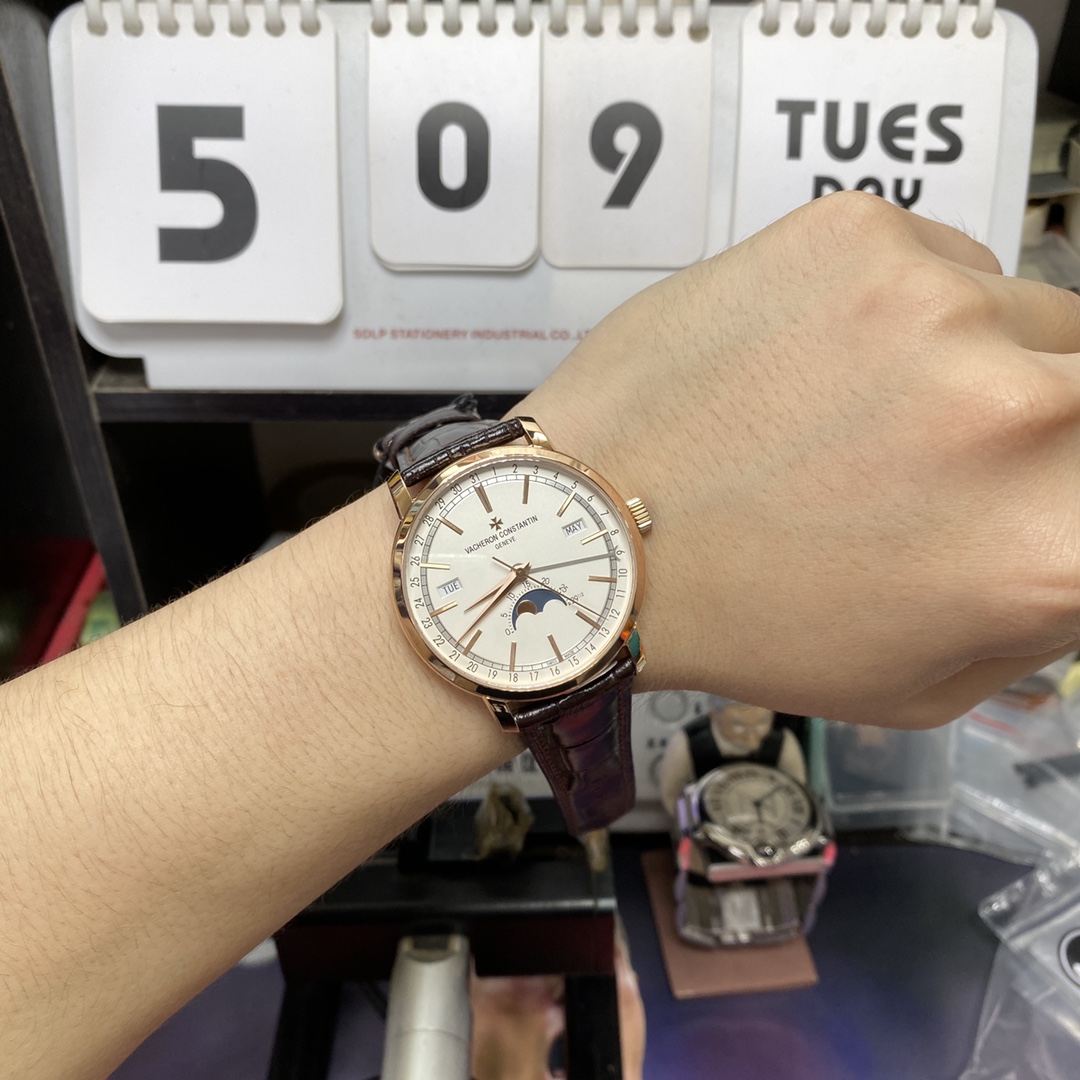 Vacheron Constantin Tradition Collection series 4010T000R-B344, Rose Gold Case White Dial, 41mm Size.