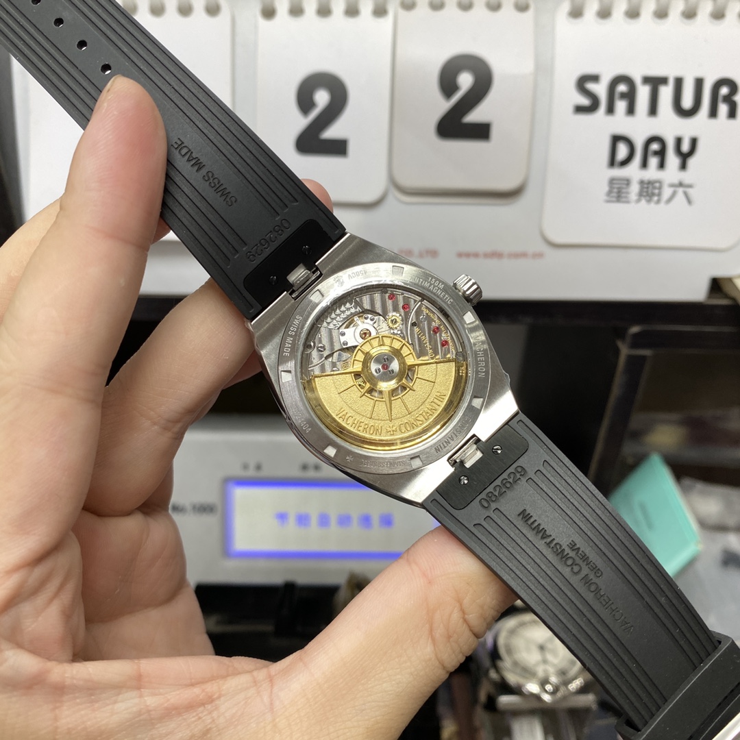 Vacheron Constantin Overseas series 4500V, BLACK Dial with rubber Bracelet, 41.5mm Size.