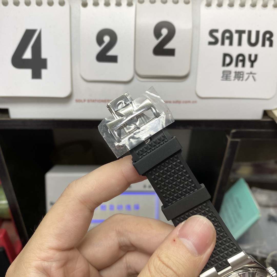 Vacheron Constantin Overseas series 4500V, BLACK Dial with rubber Bracelet, 41.5mm Size.