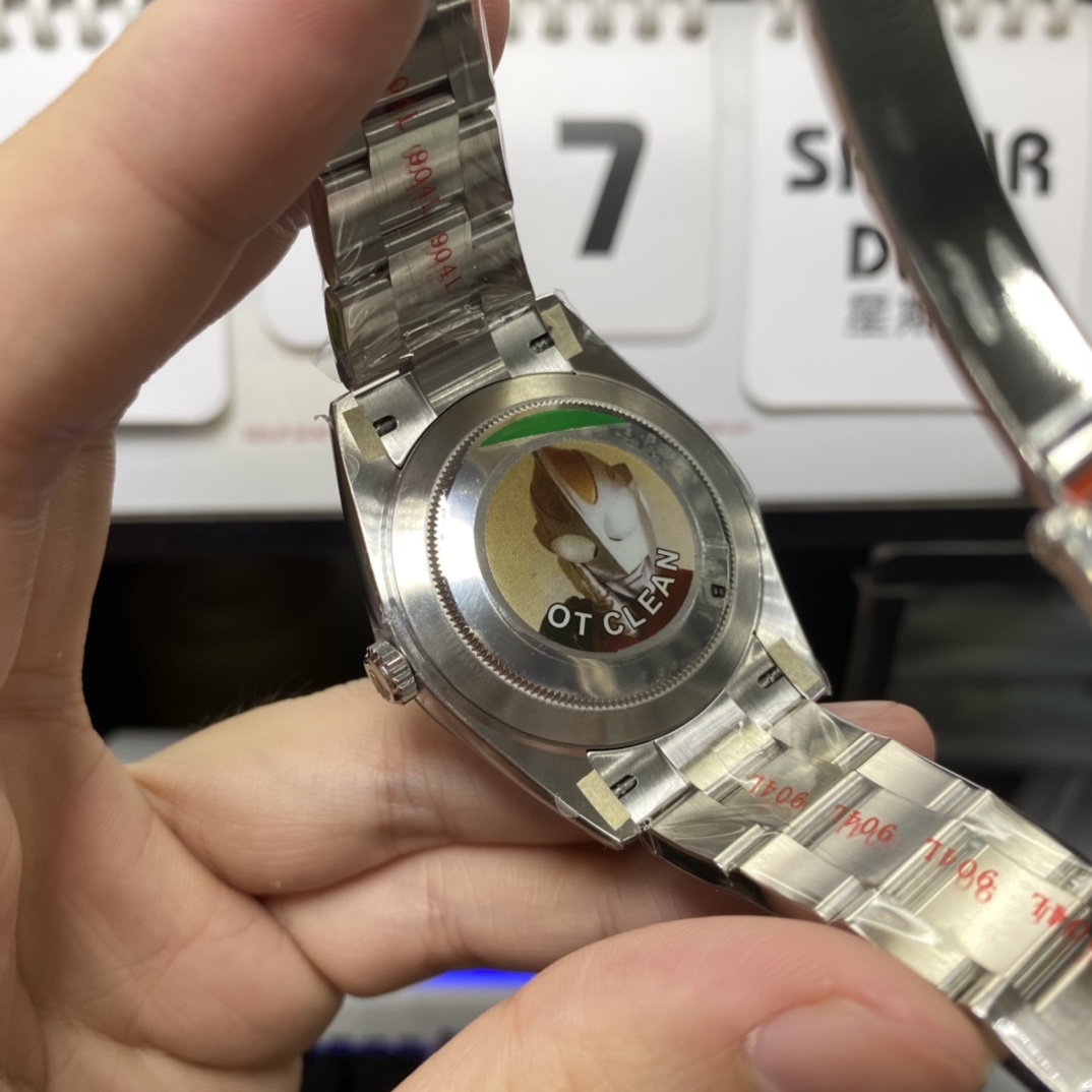 Rolex Datejust Series m126334-0001, Classic Blue Dial Fluted Bezel, 41mm Size.