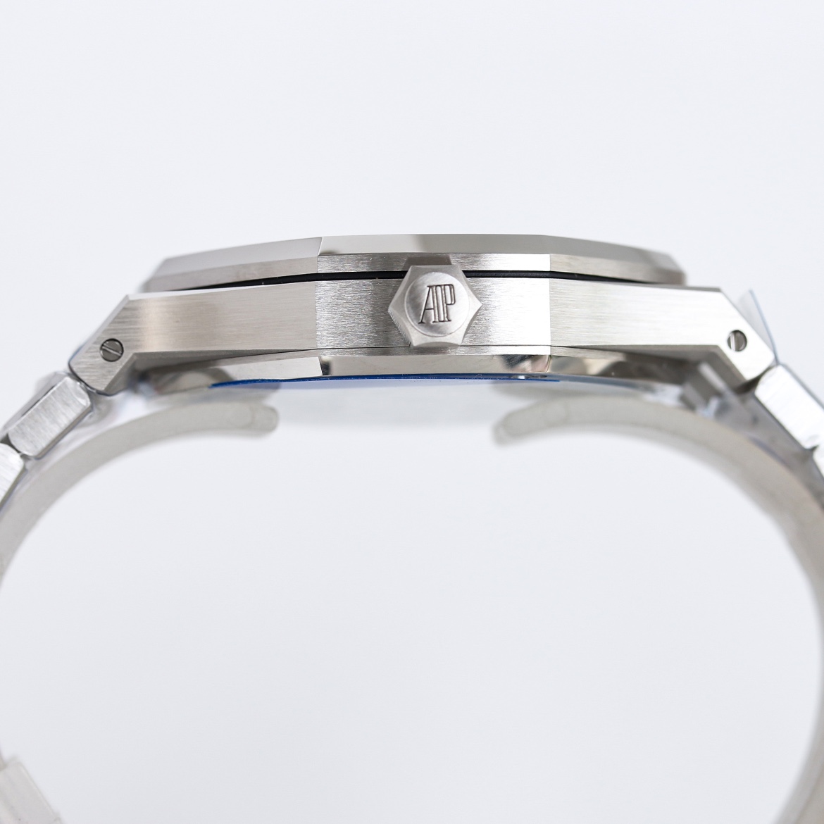 Audemars Piguet Royal Oak Series 15510ST.OO.1320ST.09 Watch 41mm